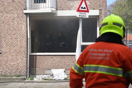 Explosie bij brand in portiekwoning