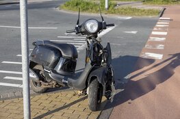 Scooterrijdster gewond na ongeval met auto in Haarlem