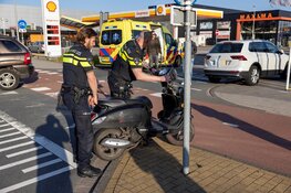 Scooterrijdster gewond na ongeval met auto in Haarlem