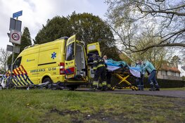 Driewieler te water langs de Burgemeester Van Doornkade in Heemstede