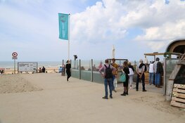 Strand Bloemendaal druk bezocht op Hemelvaartsdag