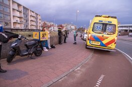 Pizzabezorger onderuit op de Boulevard Barnaart in Zandvoort