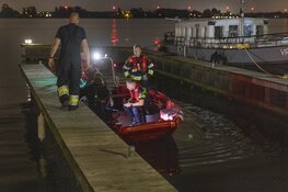 Brandweer en politie zoeken met bootje naar man met bebloed gezicht