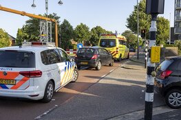 Pizzabezorgster botst achterop auto op de Heemsteedse Dreef