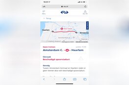 Vrachtwagen raakt spoortunnel, treinverkeer ligt stil