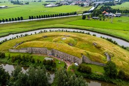 Eerste editie Ronde van de Stelling van Amsterdam: 1.100 fietsers trappen samen over de liniedijken