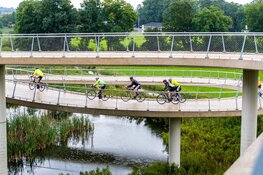 Eerste editie Ronde van de Stelling van Amsterdam: 1.100 fietsers trappen samen over de liniedijken