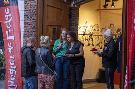 "Volle bak" bij voorstelling Theo Maassen. Gemeente Haarlem houdt situatie in de gaten