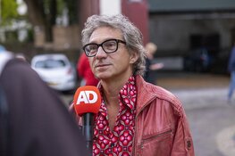 "Volle bak" bij voorstelling Theo Maassen. Gemeente Haarlem houdt situatie in de gaten