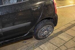 Weer auto door hekwerk op de Europaweg in Haarlem