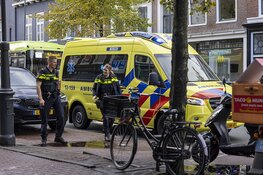 Snorfietser gewond na ongeval op de Gedempte Oude Gracht in Haarlem