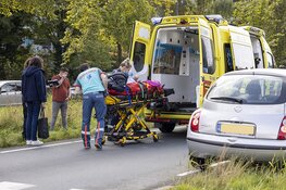 Fietsster gewond na aanrijding door busje op rotonde in Haarlem