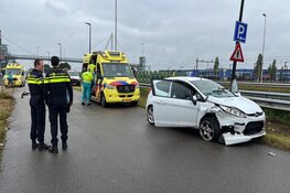 Zwaargewonde bij frontale botsing in Haarlem