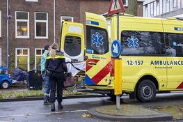 Oudere vrouw gewond na botsing met auto op de Westergracht