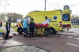 Fietsster gewond na botsing met scooter op de Zijlweg in Haarlem