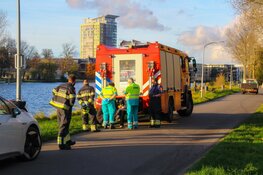 Kind vast tussen fietsspaken in Haarlem