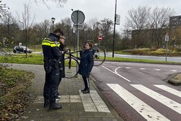 Fietser gewond na aanrijding door auto in Haarlem