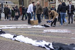 Kruis van koksbuizen vraagt aandacht voor gesloten horeca Haarlem