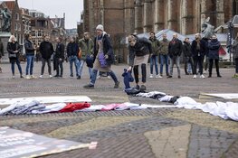 Kruis van koksbuizen vraagt aandacht voor gesloten horeca Haarlem
