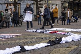 Kruis van koksbuizen vraagt aandacht voor gesloten horeca Haarlem
