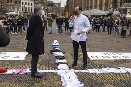 Kruis van koksbuizen vraagt aandacht voor gesloten horeca Haarlem