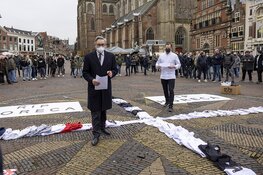 Kruis van koksbuizen vraagt aandacht voor gesloten horeca Haarlem