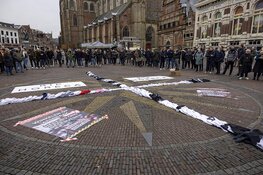 Kruis van koksbuizen vraagt aandacht voor gesloten horeca Haarlem
