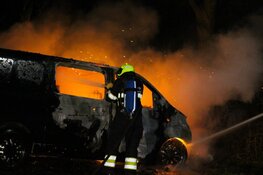 Bestelbus door brand verwoest in Haarlem