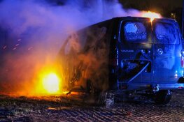 Bestelbus door brand verwoest in Haarlem