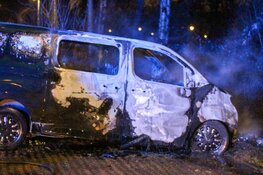 Bestelbus door brand verwoest in Haarlem