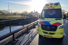 Auto te water in Halfweg, N200 dicht