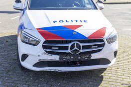 Politieauto onderweg naar ongeval botst tegen auto