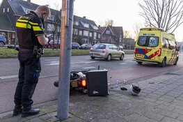 Maaltijdbezorger in botsing met auto op de Orionweg in Haarlem