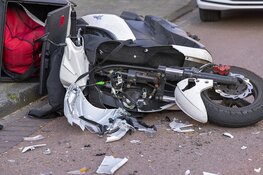 Maaltijdbezorger in botsing met auto op de Orionweg in Haarlem