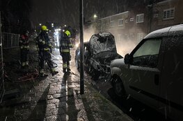 Auto door brand verwoest aan Pladellastraat in Haarlem