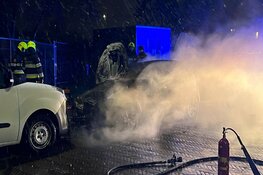 Auto door brand verwoest aan Pladellastraat in Haarlem