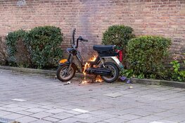 Bromscooter door brand verwoest aan Jan Prinslaan in Haarlem