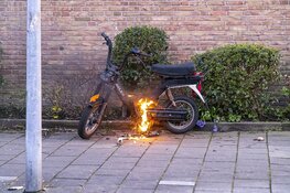 Bromscooter door brand verwoest aan Jan Prinslaan in Haarlem