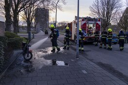 Bromscooter door brand verwoest aan Jan Prinslaan in Haarlem