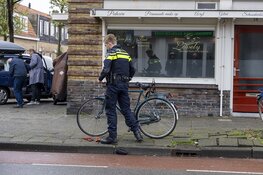 Fietser geschampt door auto in de Slachthuisstraat in Haarlem