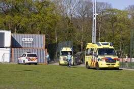 Hulpdiensten groots uitgerukt voor gevallen kind sportvelden bij Koninklijke HFC