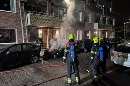 Auto in brand op Drilsmaplein in Haarlem