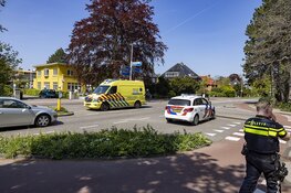 Vrouw op elektrische fiets gewond na botsing met auto in Heemstede