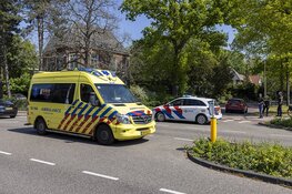 Vrouw op elektrische fiets gewond na botsing met auto in Heemstede