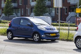 Kop-staartbotsing op de Amerikaweg in Haarlem