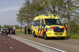 Fietser valt tegen busje op de Leidsevaartweg in Heemstede