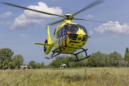 Traumahelikopter landt in weiland voor onwel geworden fietsster