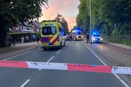 Scooter rijdt achterop auto in Bennebroek