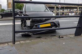 Veel schade bij eenzijdig ongeval Aziëweg in Haarlem