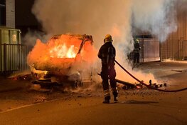 Bestelbus in brand in de Waarderpolder